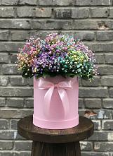 Цветочная композиция из Гипсофила и Розы в шляпной коробке в Тальменке