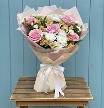 Букет цветов из:  Гвоздики, Орхидеи и Розы в Тальменке