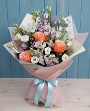 Букет цветов из:  Лизиантусы, Розы, Альстромерии и Гипсофила в Тальменке