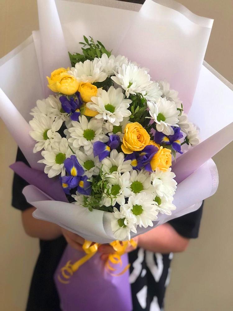 Букет цветов из: Ирисы, Хризантемы и Розы в Тальменке