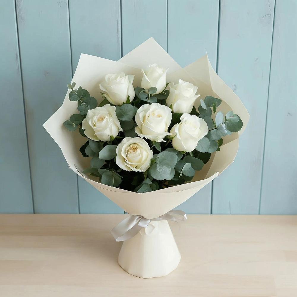 Букет Белые розы в Эвкалипте в Тальменке